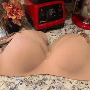 Victoria’s Secret 34dd t-shirt wireless nude bras